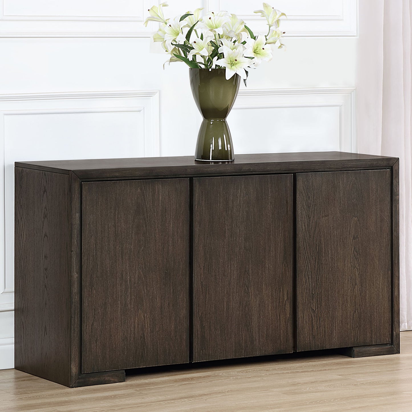 Evan - Server - Brown