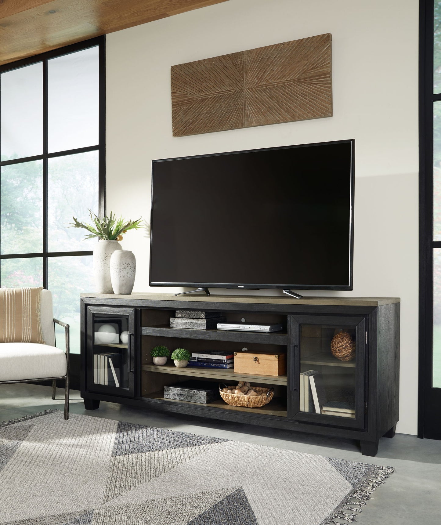Foyland - XL TV Stand w/Fireplace Option - Black / Brown