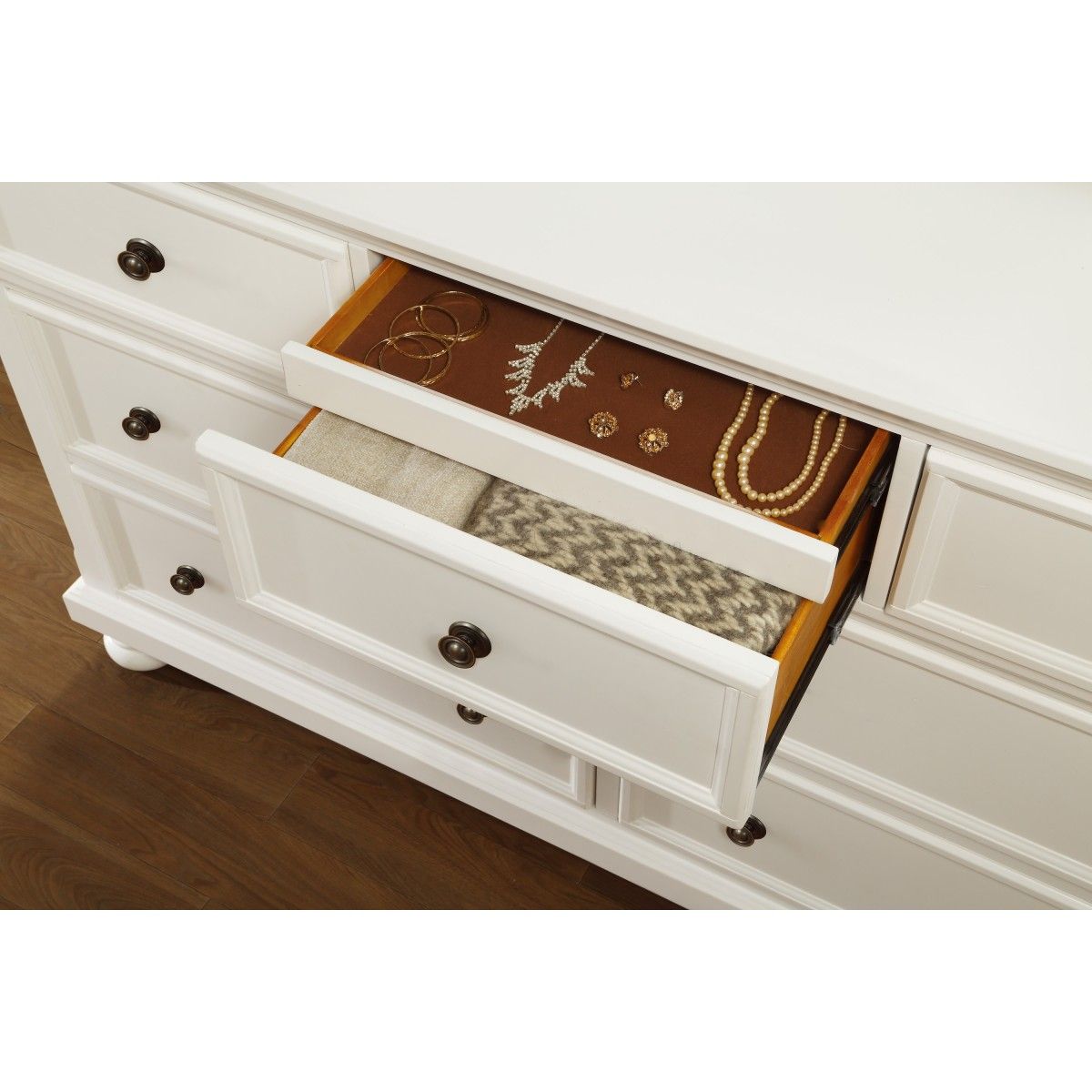 Laurelin - Dresser WIth Hidden Drawer